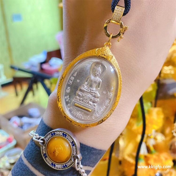 龙婆坤 2558年派丽碧纳佛佛牌
