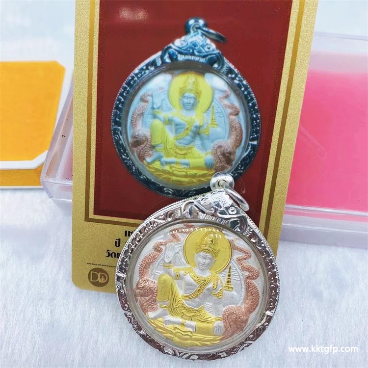 龙婆龙耐 2550年泽度金佛牌