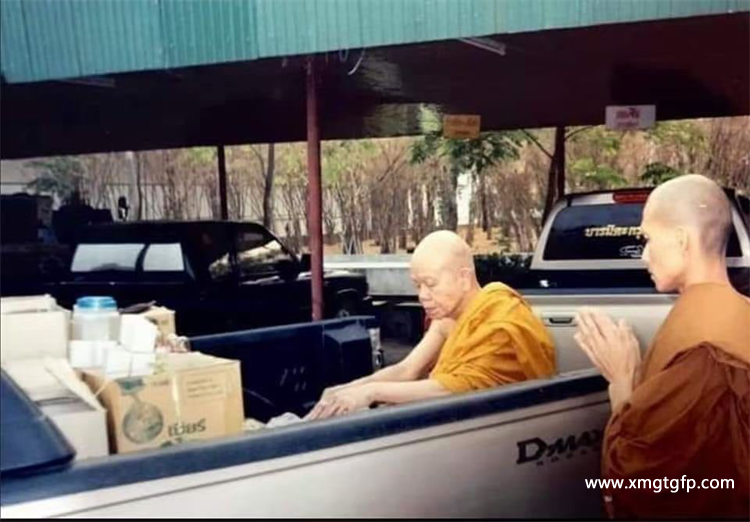 带你了解“活财神”龙婆坤有多火