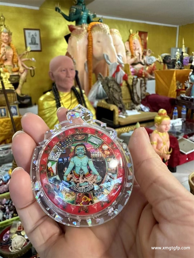 泰国佛牌 阿赞姜凯 巨人女神 圆版正面.jpg