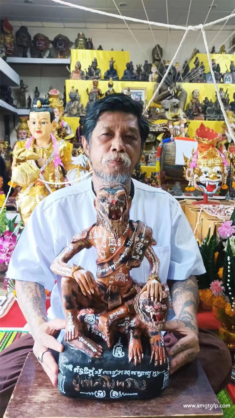 阿赞兰 布周 虎头鲁士坐款 正面.jpg
