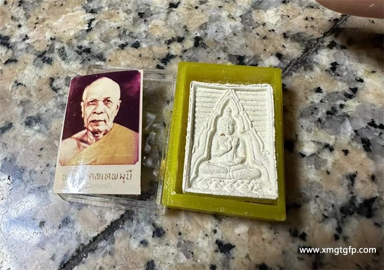 泰国佛牌 龙婆术 2514年白榄佛四期 (4) - 副本.jpg