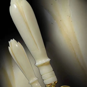 泰国佛牌介绍：龙婆术 冠兰圣物