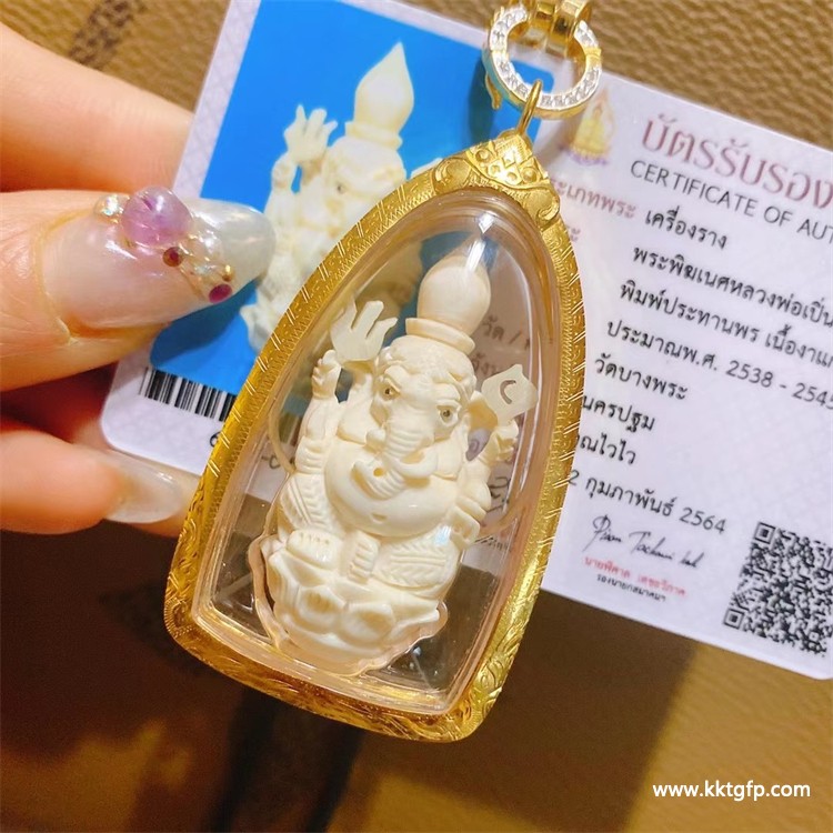 https://kktgfp.com/fpzl/ 龙婆本(师傅生前加持) 2538年重料版象神 佛牌 4.jpg
