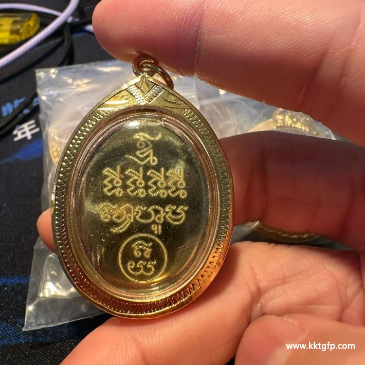 泰国佛牌 阿赞喷 招财女神 泰国佛牌 阿赞喷 招财女神 (3).jpg