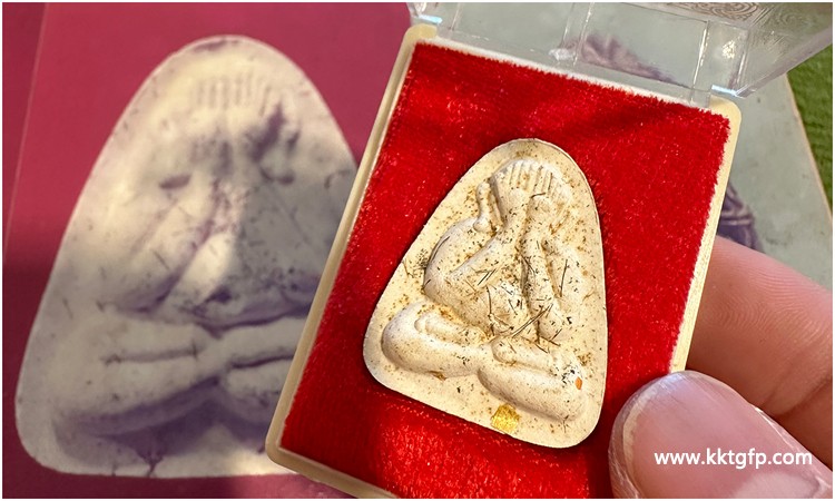 龙婆咪 2535年 特别圣发版 必打掩面佛 佛牌 龙婆咪 2535年 特别圣发版 必打掩面佛5.jpg